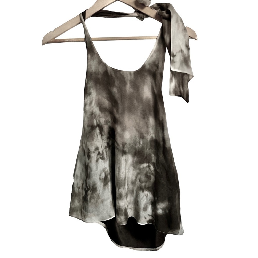 Alice + Olivia 100% Silk Halter Top Blouse Lined
Women's print pattern